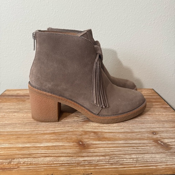 UGG Corin Grey Taupe Heeled Suede Bootie with Tassels Women’s Size 6 - Picture 4 of 10